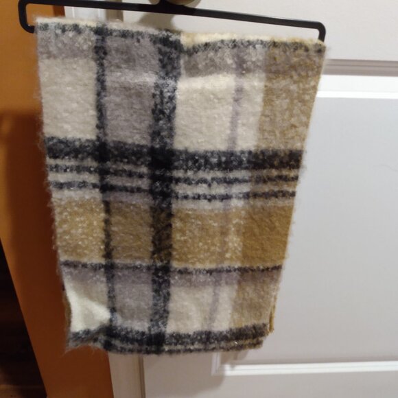 Winter Accessory Set Tan Plaid - Picture 3 of 3